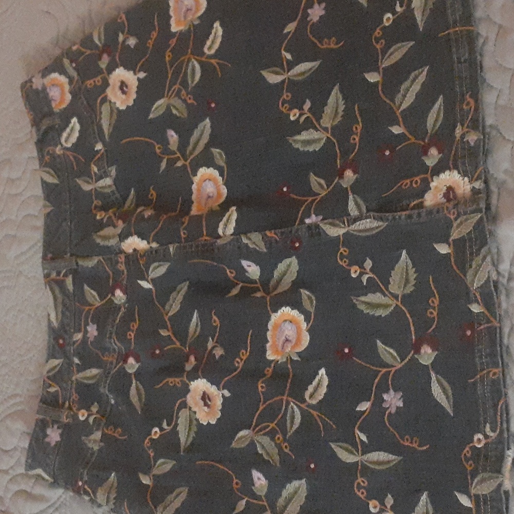 embroidered jean skirt - Picture 5 of 5